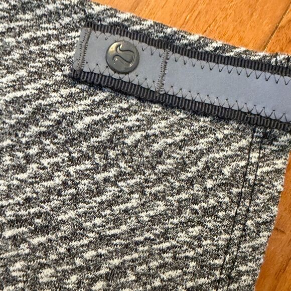 Women Lululemon Vinyasa Scarf Black One Size Casual Winter Soft Comfy - Picture 4 of 4